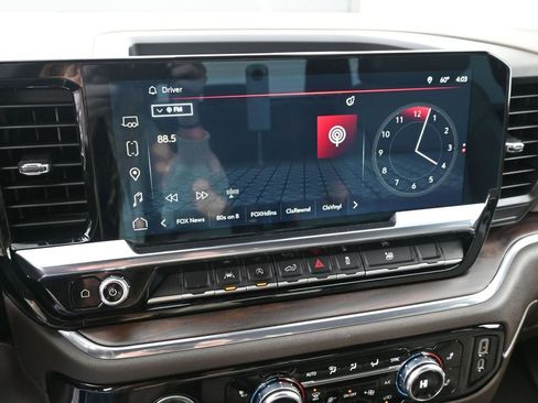 Used 2023 GMC Sierra 1500 SLT image 33