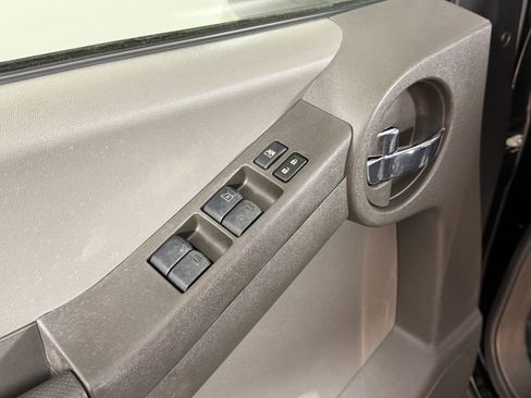 Used 2010 Nissan Xterra S image 21