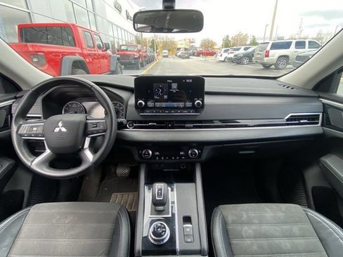 Used 2023 Mitsubishi Outlander SE image 15