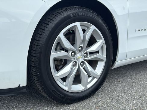 Used 2018 Chevrolet Impala LT w/ LT Leather Package FWD image 9