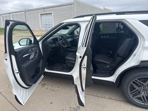 New 2026 Ford Explorer ST image 10