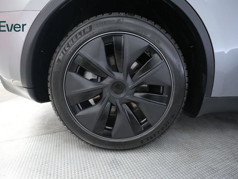 Used 2025 Tesla Model Y Long Range AWD/4WD image 22