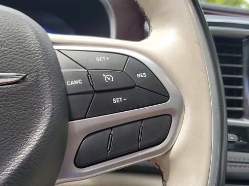 Used 2019 Chrysler Pacifica Limited FWD image 27