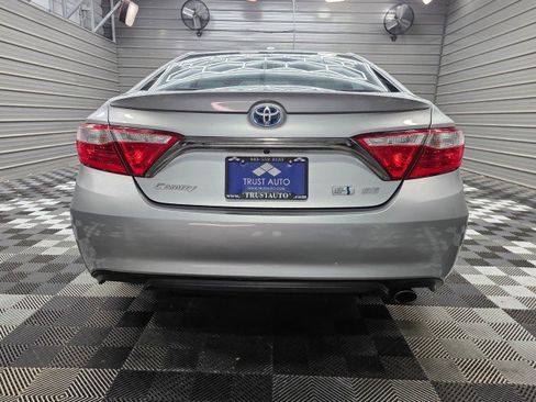 Used 2015 Toyota Camry SE w/ Moonroof Package FWD image 6