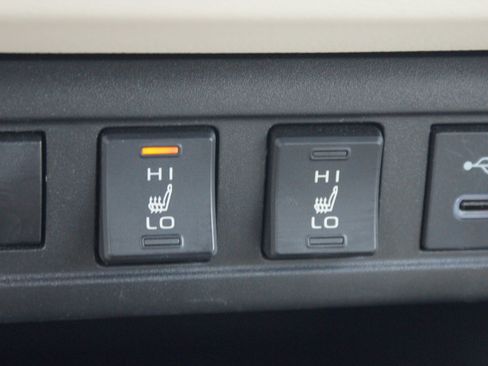 Used 2023 Toyota Corolla Cross XLE w/ Convenience Package FWD image 8