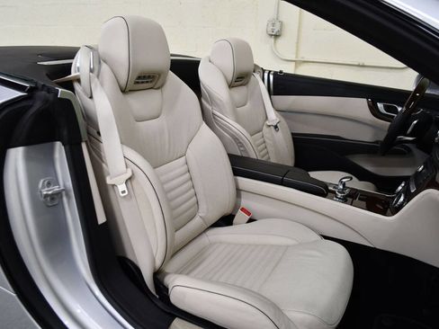Used 2017 Mercedes-Benz SL 550 image 10