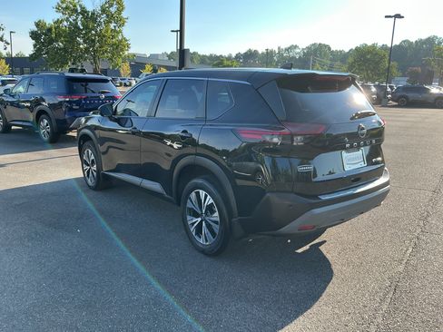 Used 2022 Nissan Rogue SV AWD/4WD image 2