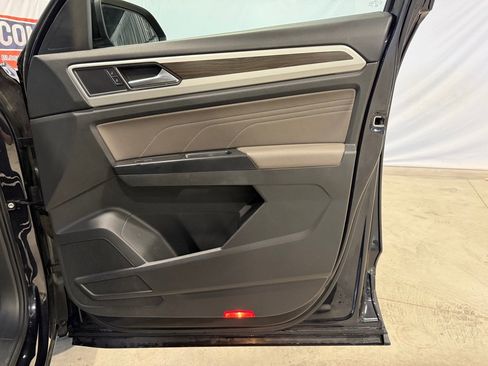 Used 2021 Volkswagen Atlas SE image 31