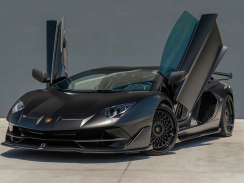 Used 2019 Lamborghini Aventador SVJ AWD/4WD image 11