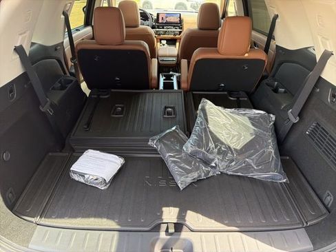 New 2026 Nissan Pathfinder Platinum image 21