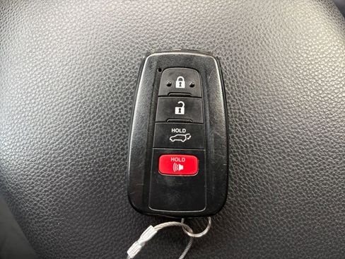 Used 2025 Toyota RAV4 XLE image 22