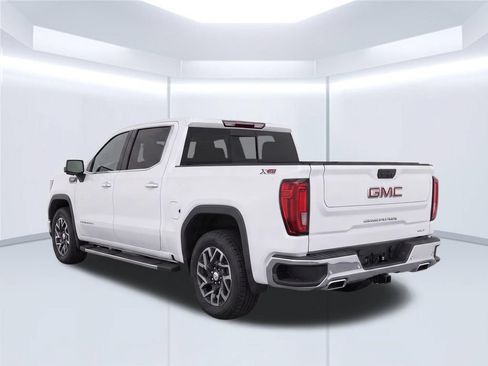 Used 2022 GMC Sierra 1500 SLT w/ SLT Premium Plus Package AWD/4WD image 5