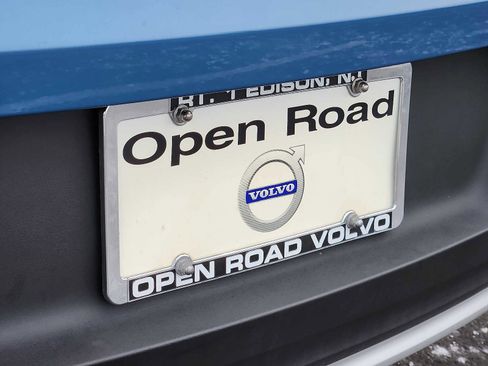 Used 2025 Volvo XC40 B5 Ultra w/ Protection Package Premier image 30