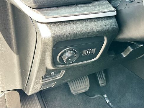 Used 2025 Jeep Grand Cherokee Limited AWD/4WD image 11