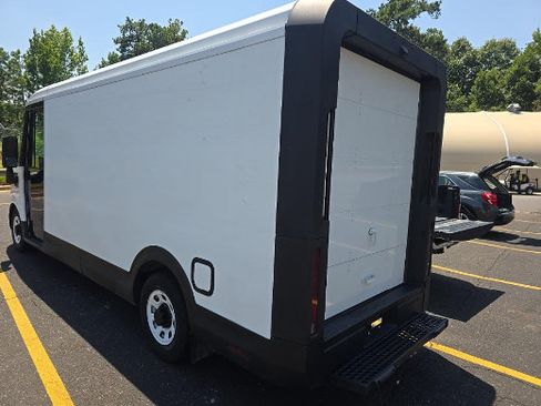 Used 2023 Chevrolet Brightdrop 600 w/ Active Safety Package 2 AWD/4WD image 2