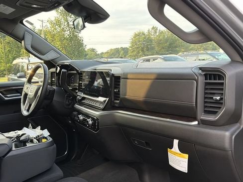 Used 2025 GMC Sierra 1500 SLE AWD/4WD image 18