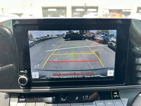 Used 2025 Toyota Camry SE FWD image 11