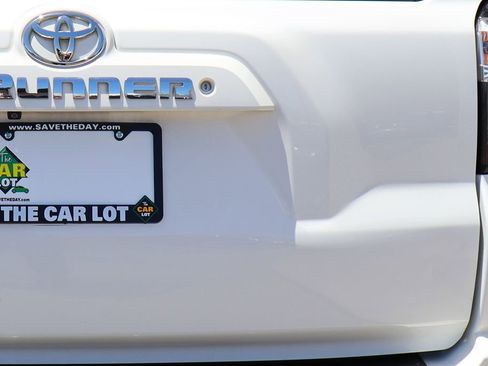 Used 2018 Toyota 4Runner SR5 AWD/4WD image 20