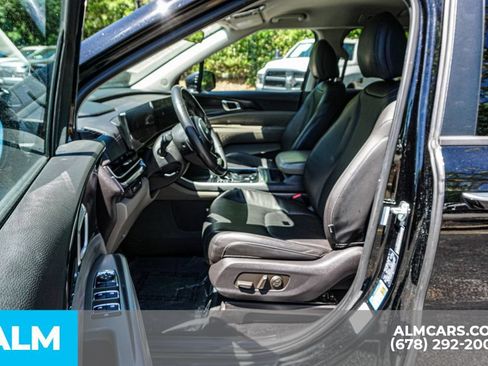 Used 2025 Kia Carnival FWD image 18