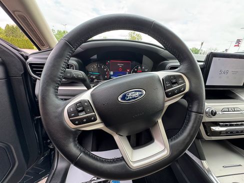 Used 2023 Ford Explorer XLT w/ Equipment Group 202A AWD/4WD image 35