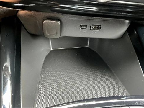 Used 2025 Chevrolet Trax LT FWD image 17