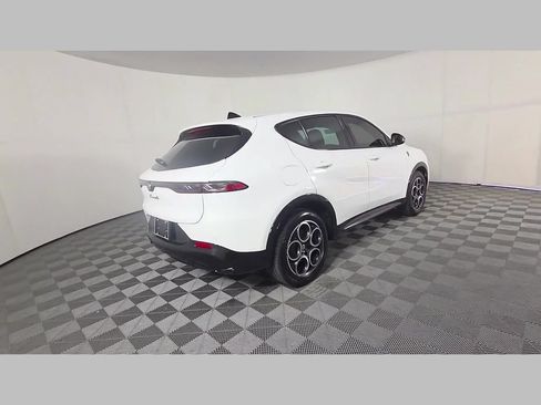 Used 2025 Alfa Romeo Tonale w/ Premium Package AWD/4WD image 39