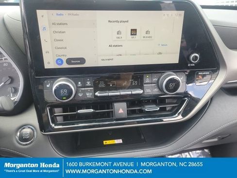 Used 2023 Toyota Highlander XLE FWD image 20