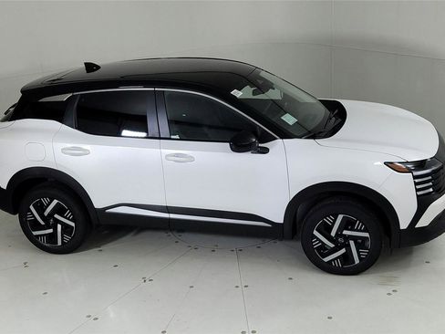 Used 2025 Nissan Kicks SV image 21