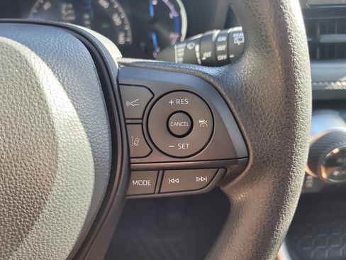 Used 2025 Toyota RAV4 XLE image 30