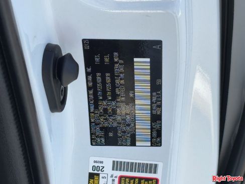 Used 2025 Toyota Sienna Limited image 31