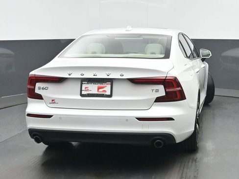 Used 2019 Volvo S60 T5 Momentum w/ Premium Package FWD image 4