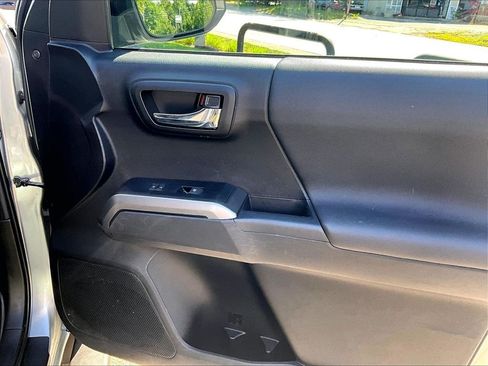 Used 2023 Toyota Tacoma TRD Sport w/ Technology Package AWD/4WD image 12
