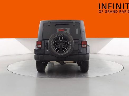 Used 2017 Jeep Wrangler Unlimited Sahara image 4