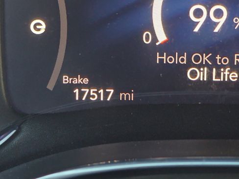 Certified 2022 Chrysler Pacifica Limited w/ Uconnect Theater Family Group image 2