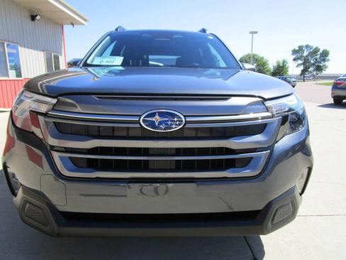 Used 2025 Subaru Forester Premium AWD/4WD image 8