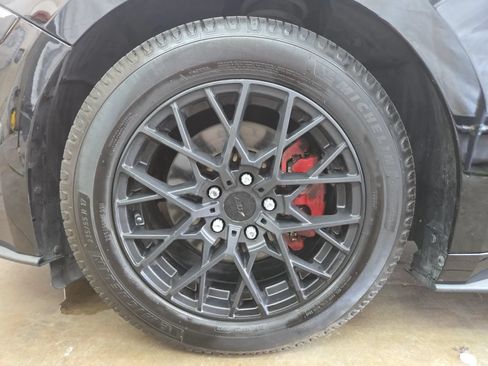 Used 2019 Ford Mustang Coupe RWD image 28
