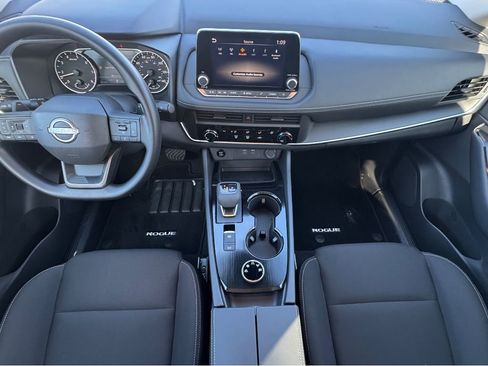 Used 2025 Nissan Rogue S image 10