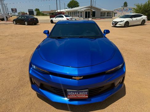 Used 2018 Chevrolet Camaro LT RWD image 3