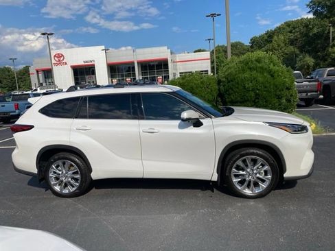 Used 2023 Toyota Highlander Limited AWD/4WD image 11