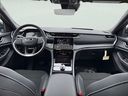 New 2025 Jeep Grand Cherokee L Altitude image 16