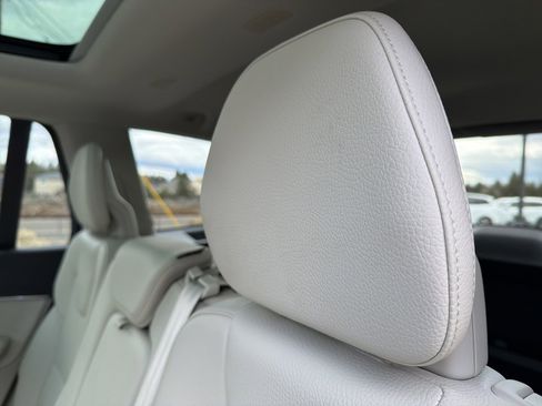 Used 2020 Volvo XC90 T5 Momentum w/ Protection Package Premier image 33