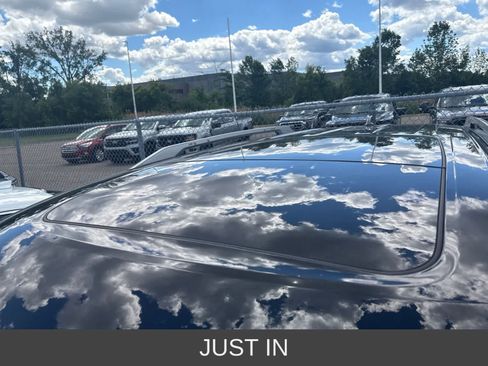 Used 2022 Nissan Pathfinder SL AWD/4WD image 30