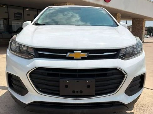 Used 2021 Chevrolet Trax LS w/ Tint and Cruise Package FWD image 3