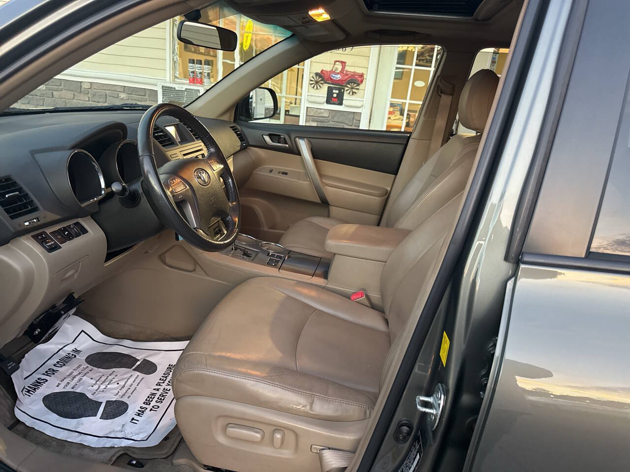 Used 2010 Toyota Highlander SE AWD/4WD image 14
