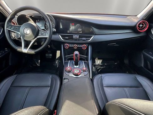 Used 2017 Alfa Romeo Giulia AWD image 7
