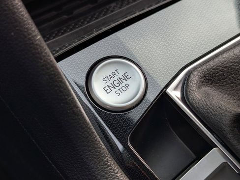 Used 2025 Volkswagen Taos SE image 15