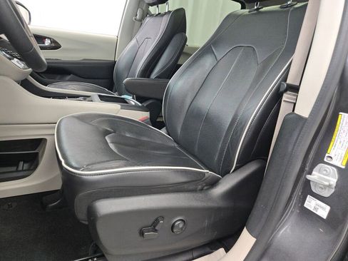 Used 2022 Chrysler Pacifica Limited FWD image 23