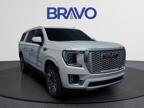 Used 2023 GMC Yukon XL Denali AWD/4WD image 6