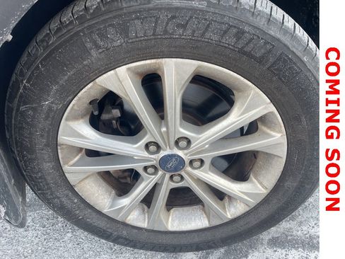 Used 2017 Ford Escape SE image 3