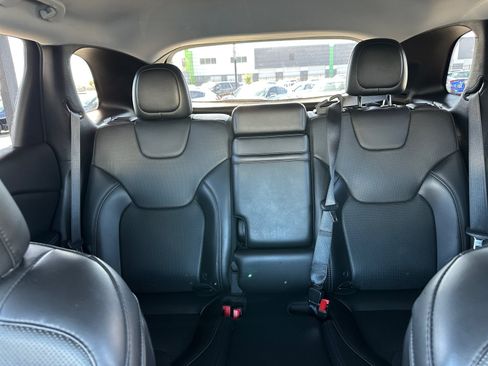 Used 2019 Jeep Cherokee Limited FWD image 25